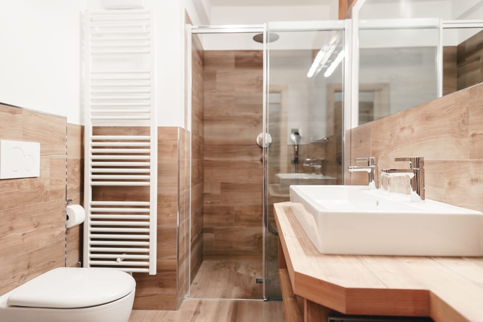 Triple Room (Seceda G) | Bathroom | Hair dryer, bathrobes, slippers, towels