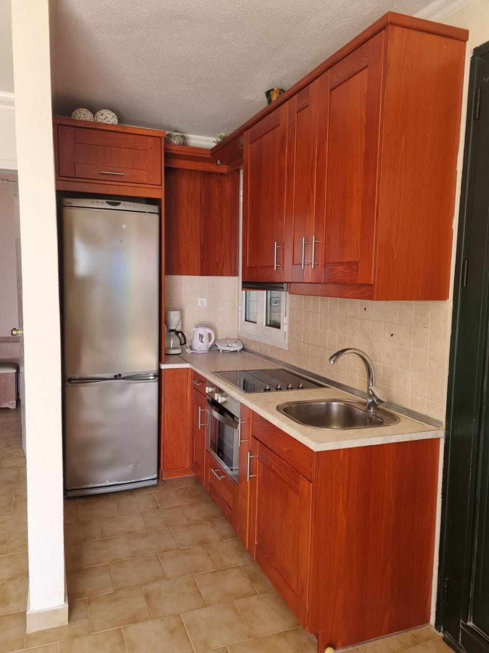 Apartment | Private kitchen | Full-size fridge, oven, stovetop, coffee/tea maker