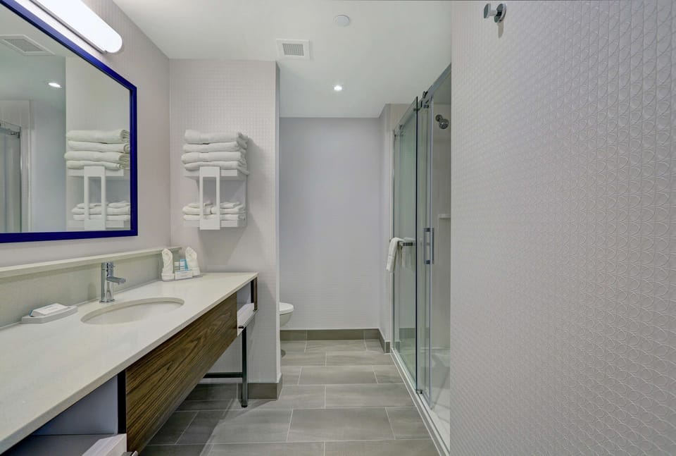 Studio, 1 King Bed, Refrigerator & Microwave (Wet bar) | Bathroom | Free toiletries, hair dryer, soap, shampoo