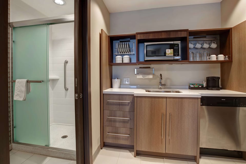 Fridge, microwave, dishwasher, coffee/tea maker