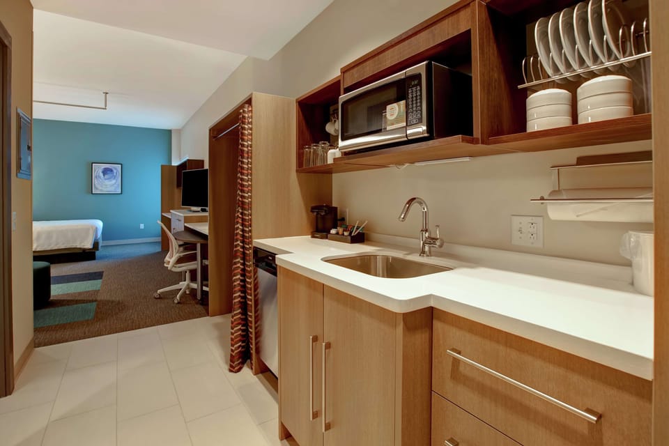 In-room safe, desk, laptop workspace, blackout drapes