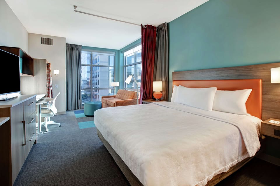 Studio Suite, 1 King Bed, Corner (Larger) | In-room safe, desk, laptop workspace, blackout drapes