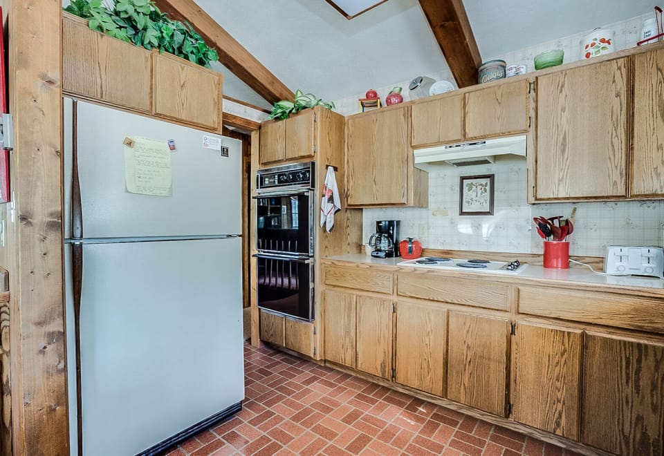Great kitchen ready for home-cooked meals and memories