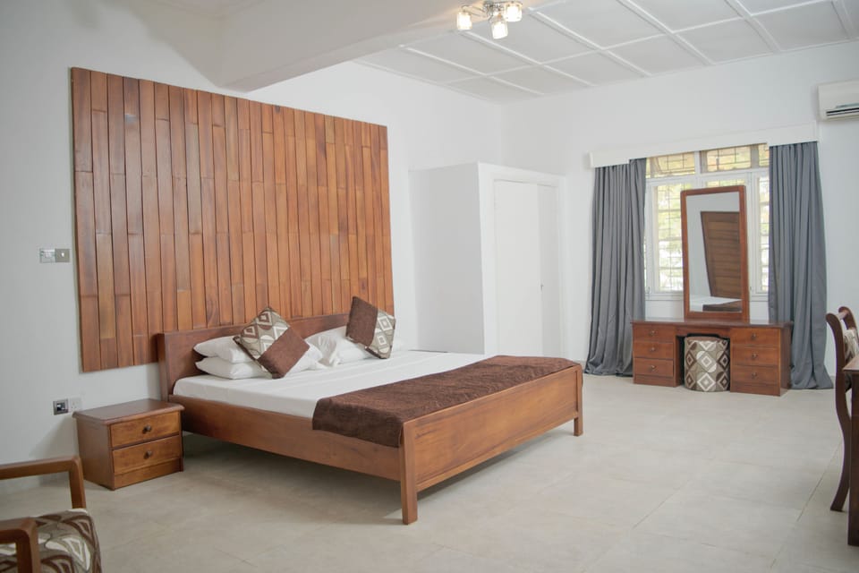 Deluxe Room | In-room safe, desk, laptop workspace, blackout drapes