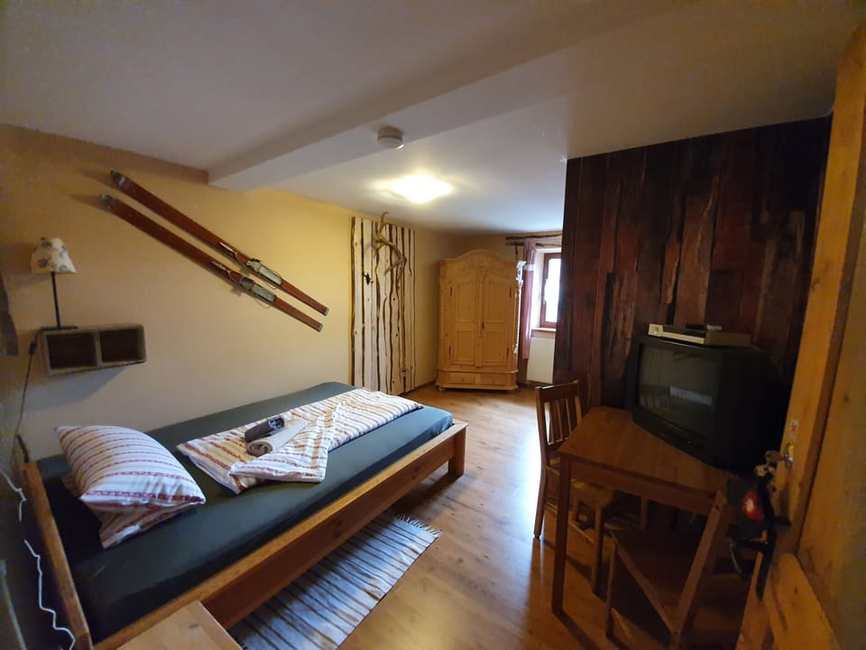 Basic Double Room, Private Bathroom, Garden View (Zimmer Nr. 4&6)
