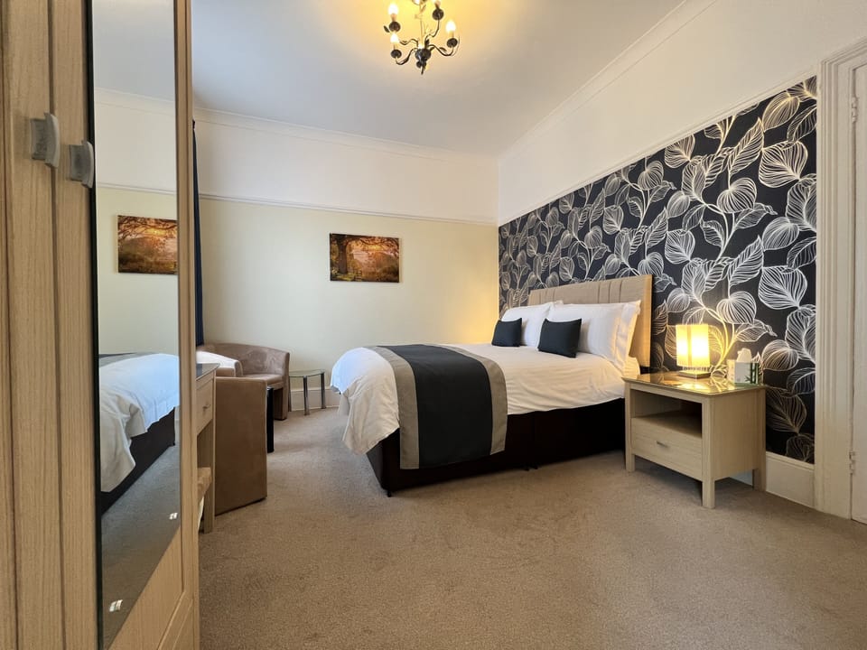 Double Room | Iron/ironing board, free WiFi, bed sheets