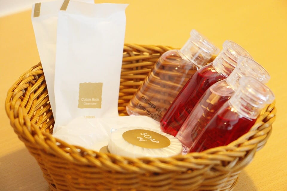 Shower, free toiletries, towels