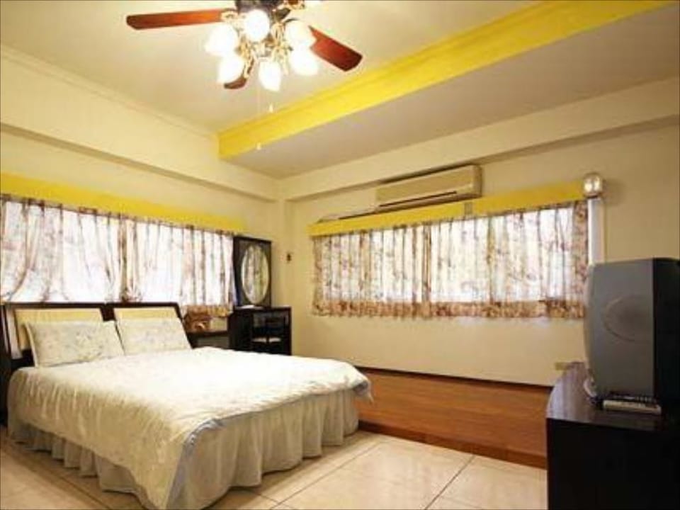 Double Room, Private Bathroom | Rollaway beds, free WiFi, bed sheets