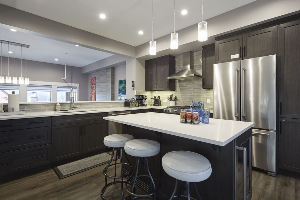 fully equipped kitchen with breakfast island