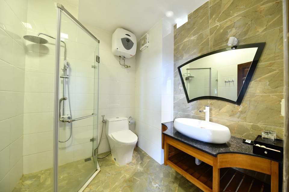 Deluxe Quadruple Room | Blackout drapes, soundproofing, free WiFi, bed sheets