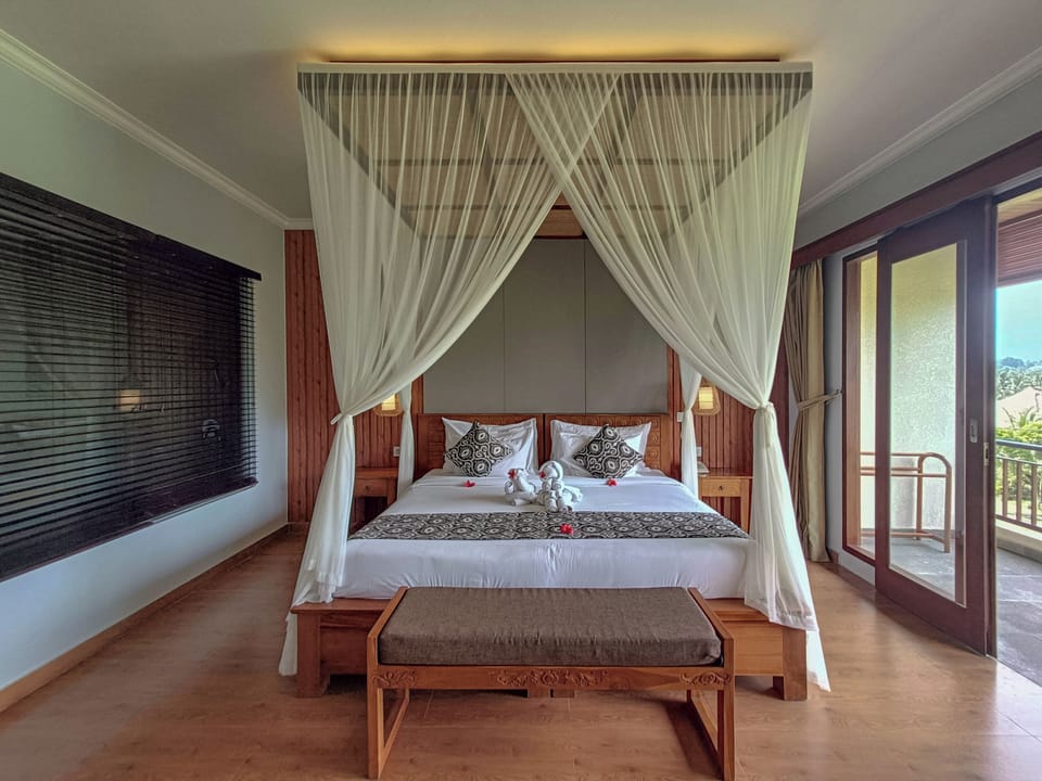 Deluxe Room Balcony with Rice Field View | In-room safe, desk