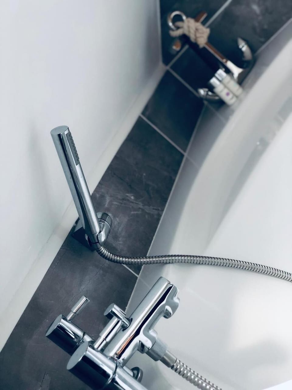 Shower, free toiletries, towels