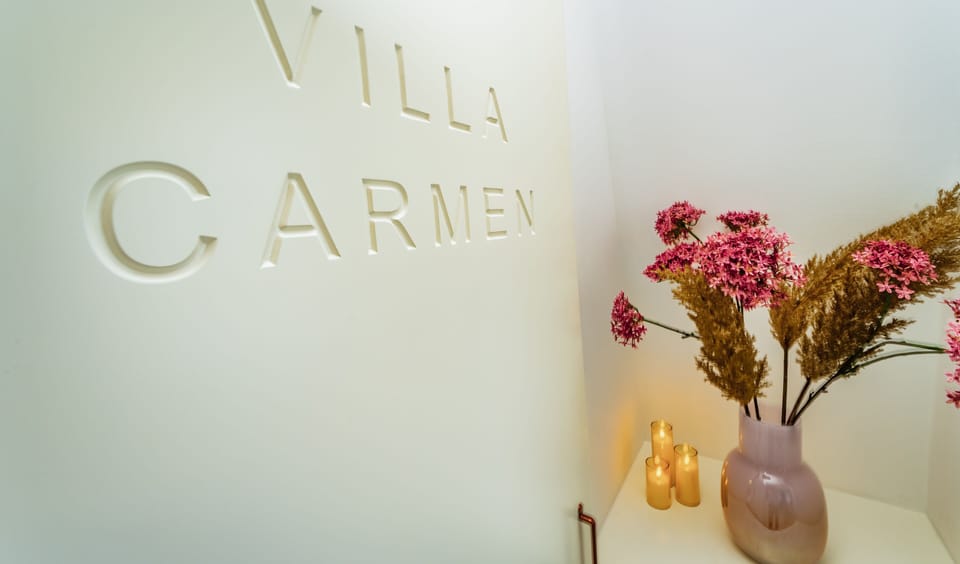 2 bedrooms, down comforters, iron/ironing board, free WiFi