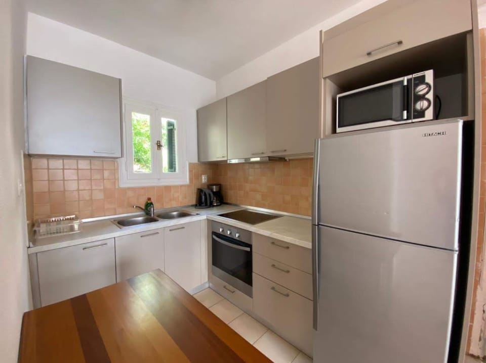Apartment, 2 Bedrooms, Sea View | Private kitchen | Oven, stovetop, cookware/dishes/utensils