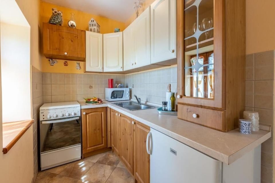 House | Private kitchen | Fridge, microwave, oven, stovetop