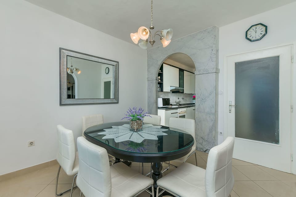 Apartment (A1) | Dining