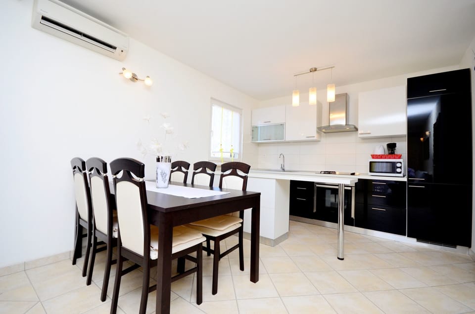 Private kitchen | Espresso maker, fridge, microwave, oven