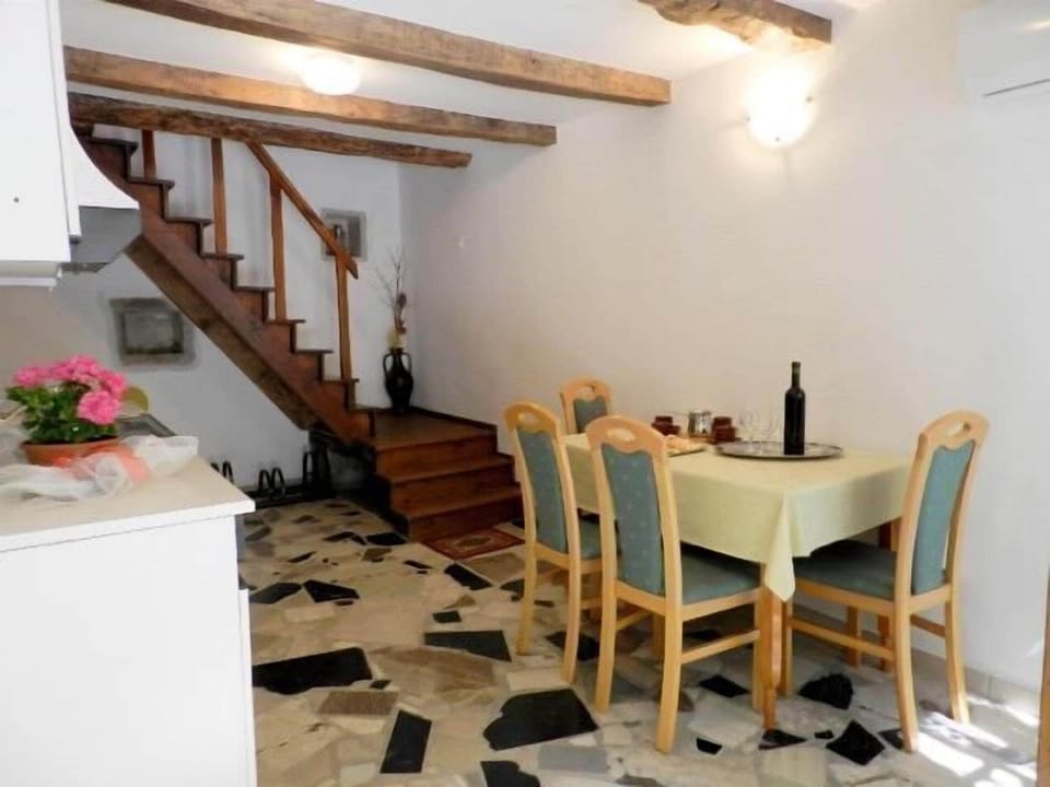 Private kitchen | Fridge, microwave, stovetop, espresso maker