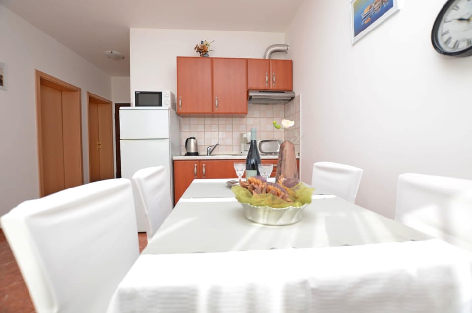 Private kitchen | Fridge, microwave, stovetop, espresso maker