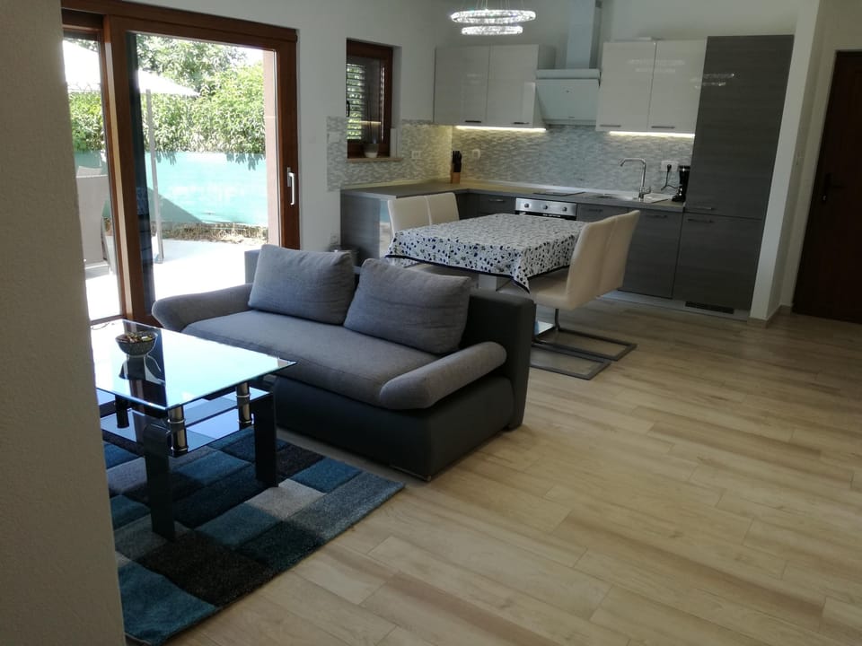 Private kitchen | Espresso maker, fridge, microwave, oven