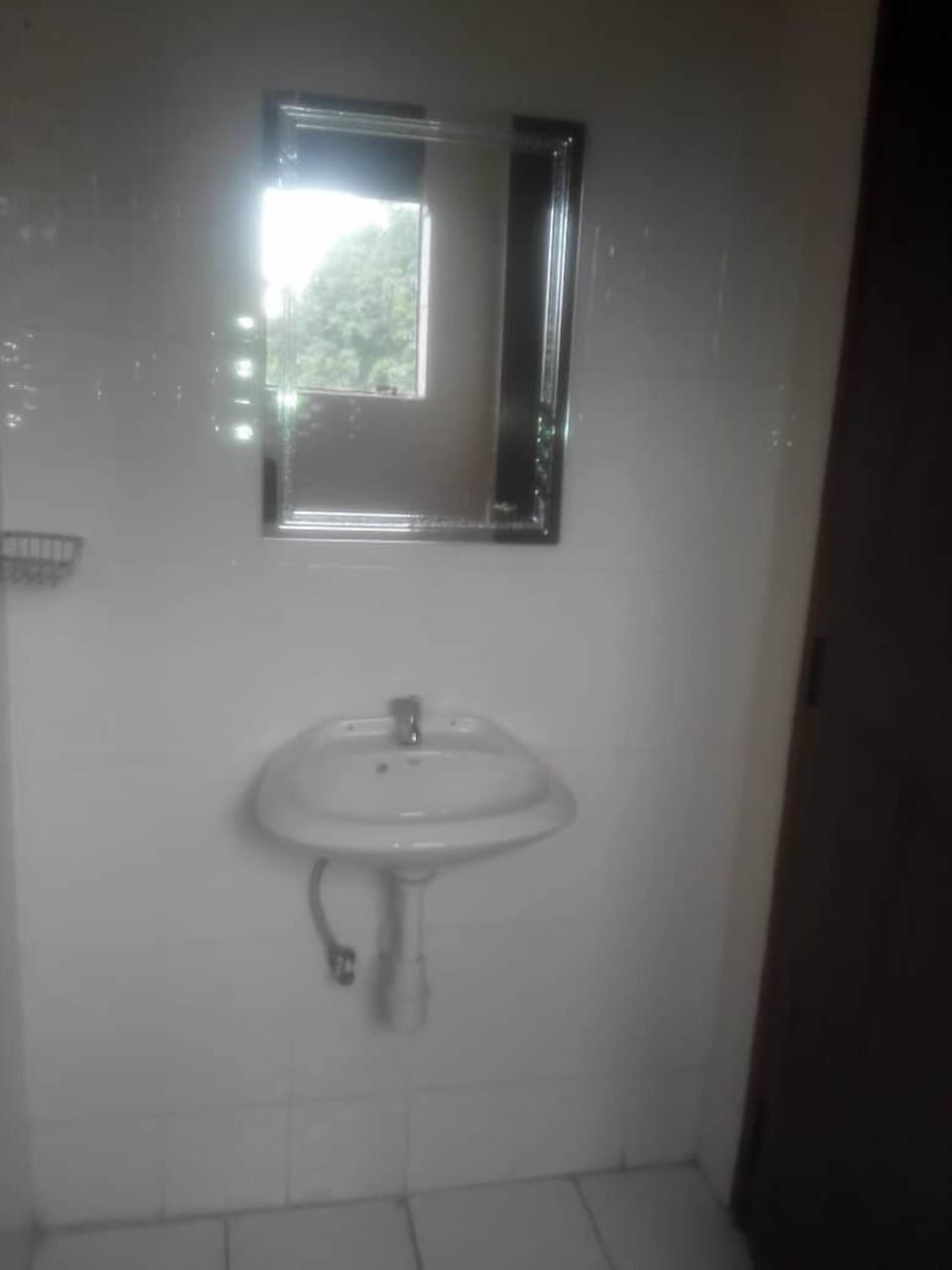 Bathroom sink
