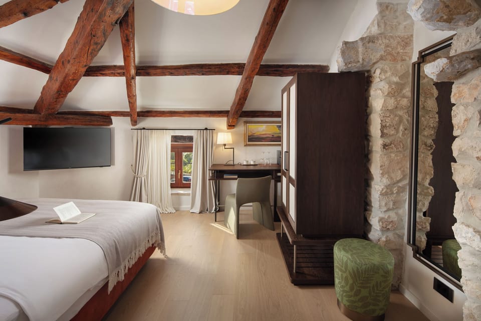 Comfort Room | Hypo-allergenic bedding, memory foam beds, minibar, in-room safe