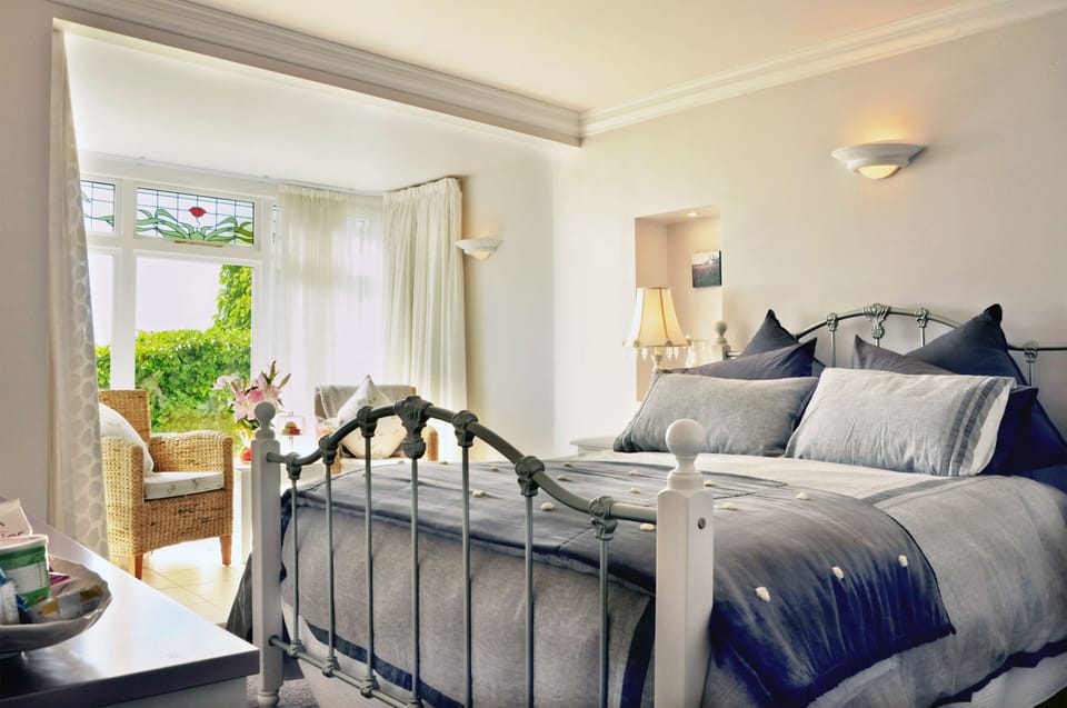 White Room | Egyptian cotton sheets, premium bedding, down comforters