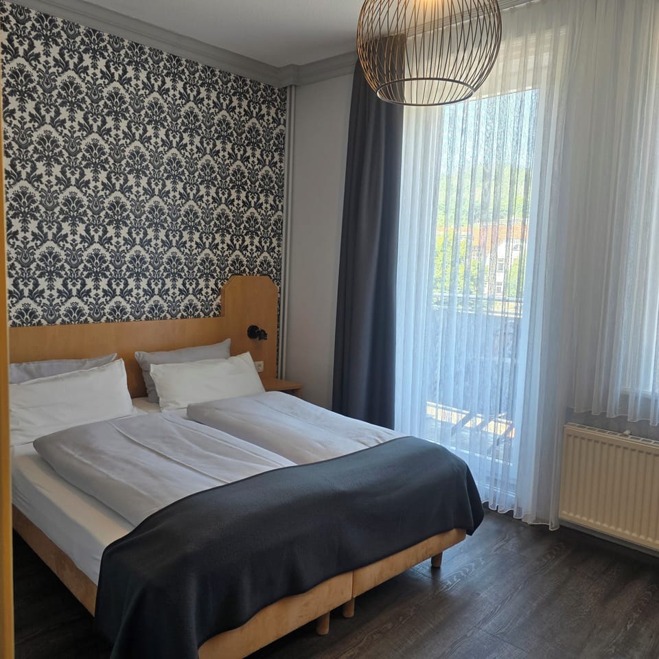 Comfort Double Room | In-room safe, soundproofing, free WiFi, bed sheets