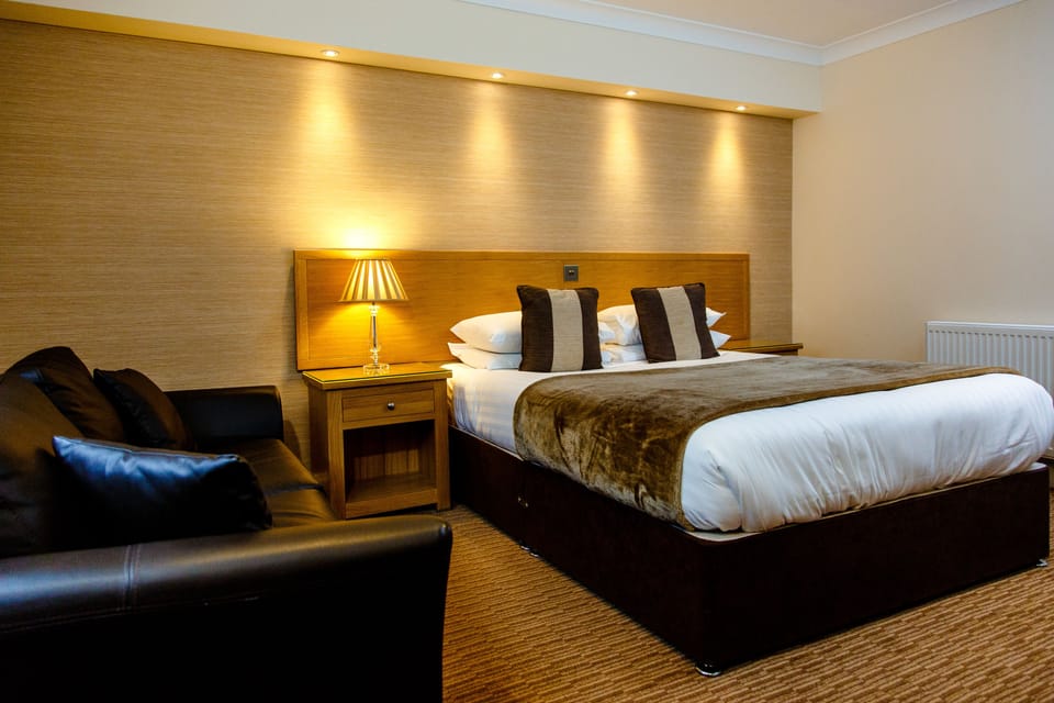 Family Room | Desk, iron/ironing board, travel crib, free WiFi