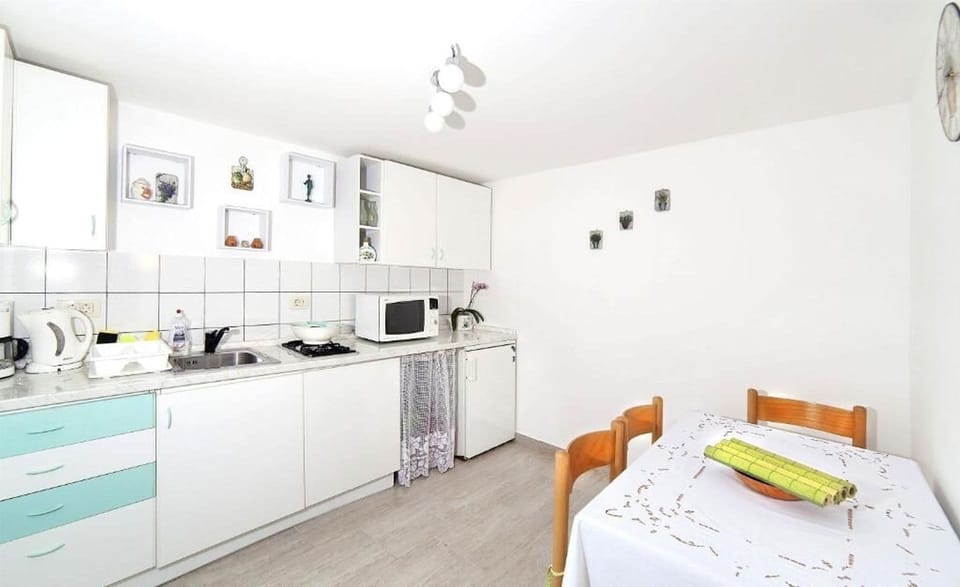 Apartment (A1) | Private kitchen | Fridge, microwave, stovetop, espresso maker