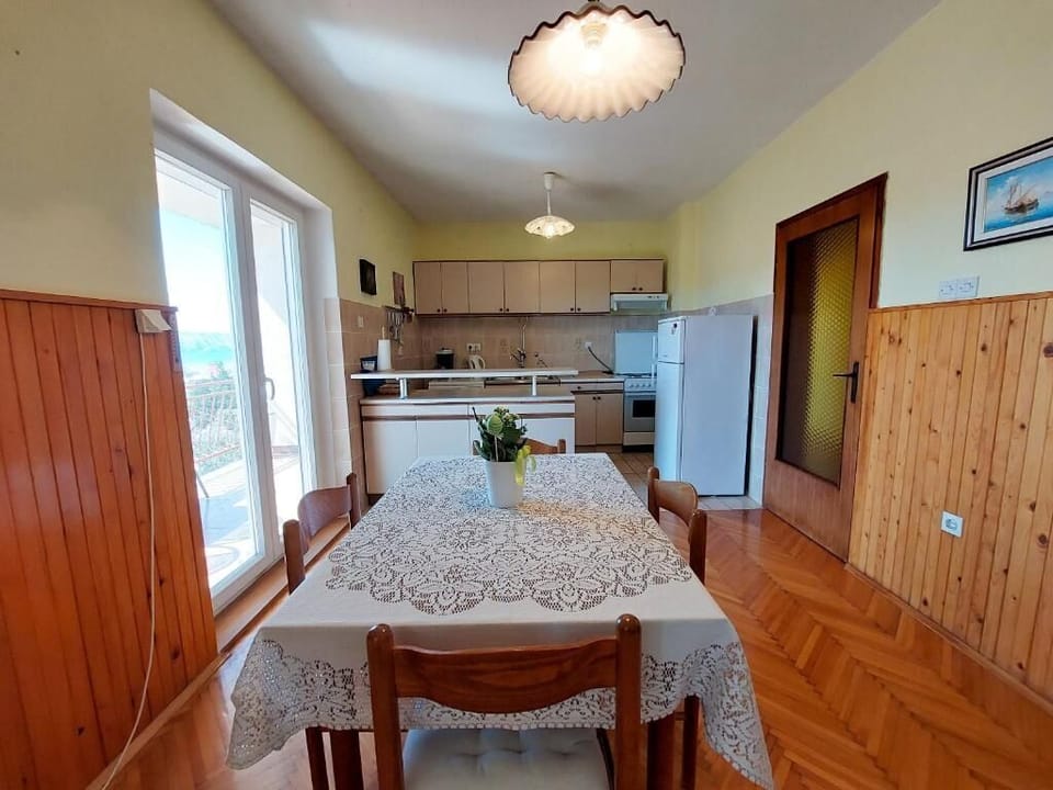 Apartment (A1) | Private kitchen | Fridge, oven, stovetop, dishwasher