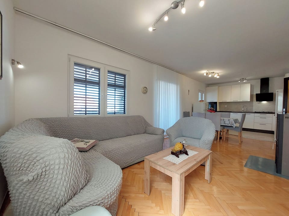 Apartment (A1) | Living room | TV