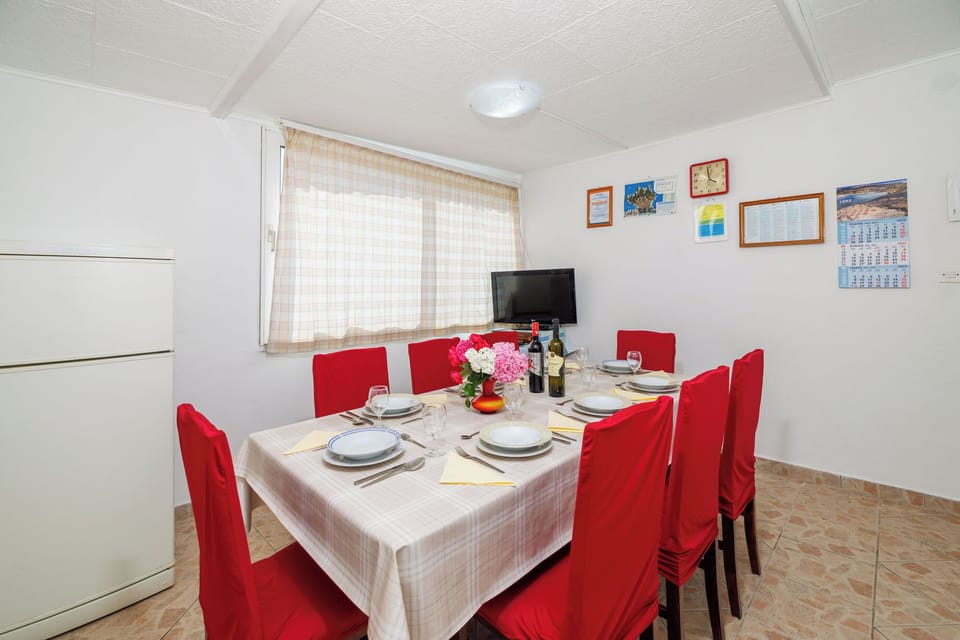Apartment (A1) | Dining
