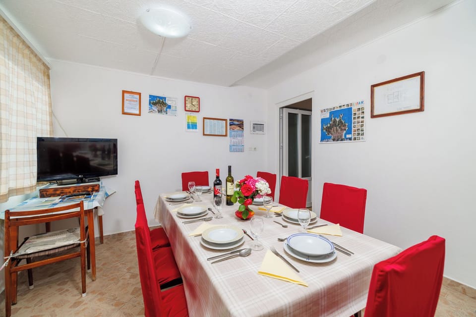 Apartment (A1) | Dining