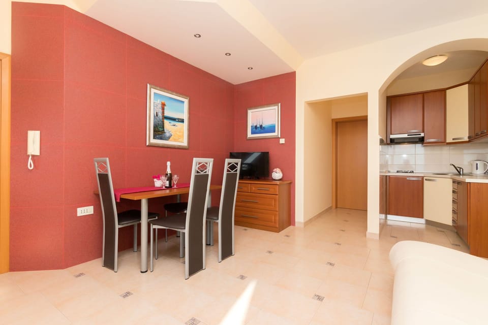 Apartment (A1) | Private kitchen | Fridge, microwave, stovetop, espresso maker