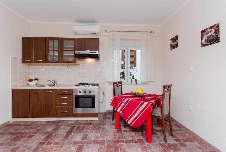 Private kitchen | Espresso maker, coffee/tea maker, fridge, microwave