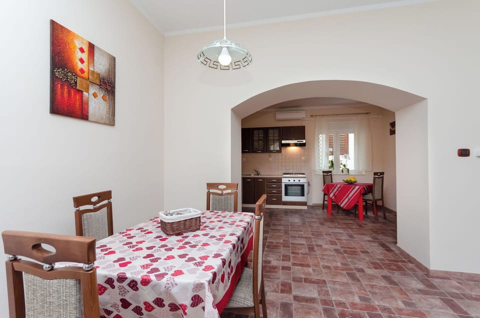 Apartment (A1) | Dining