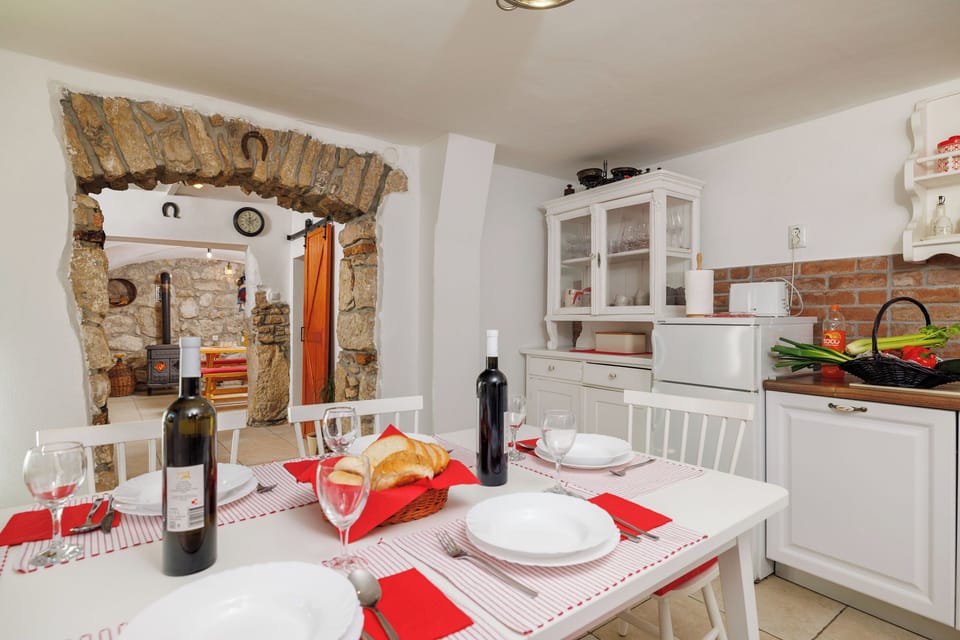 House | Private kitchen | Fridge, microwave, oven, stovetop
