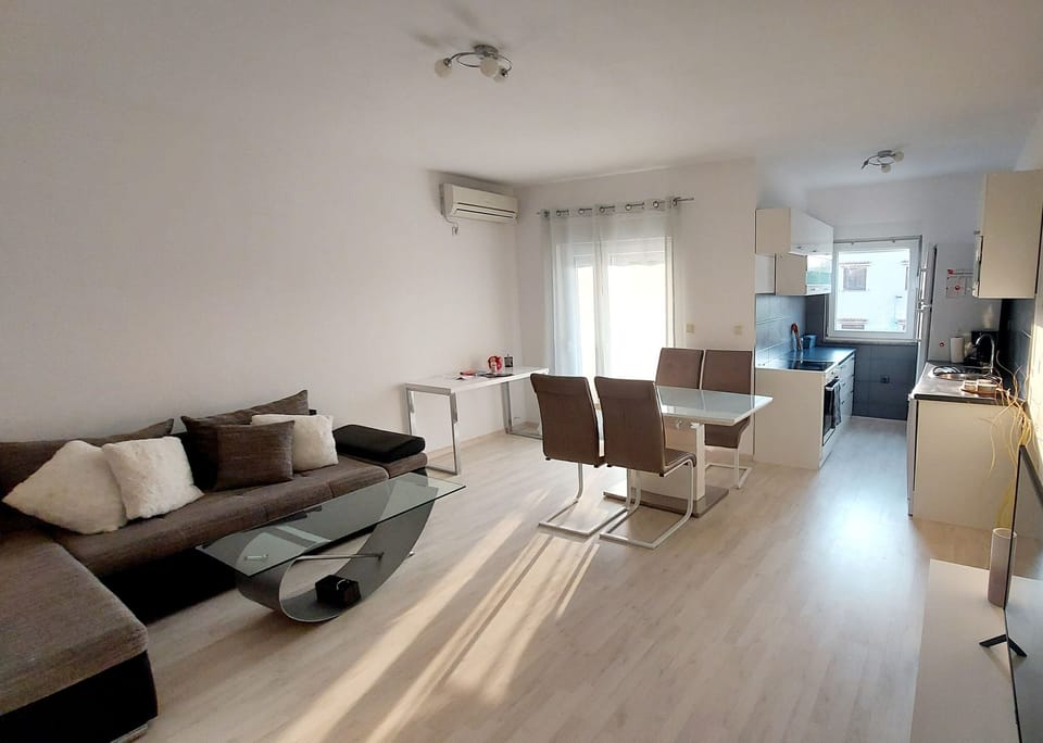 Apartment (A1) | Living room | TV