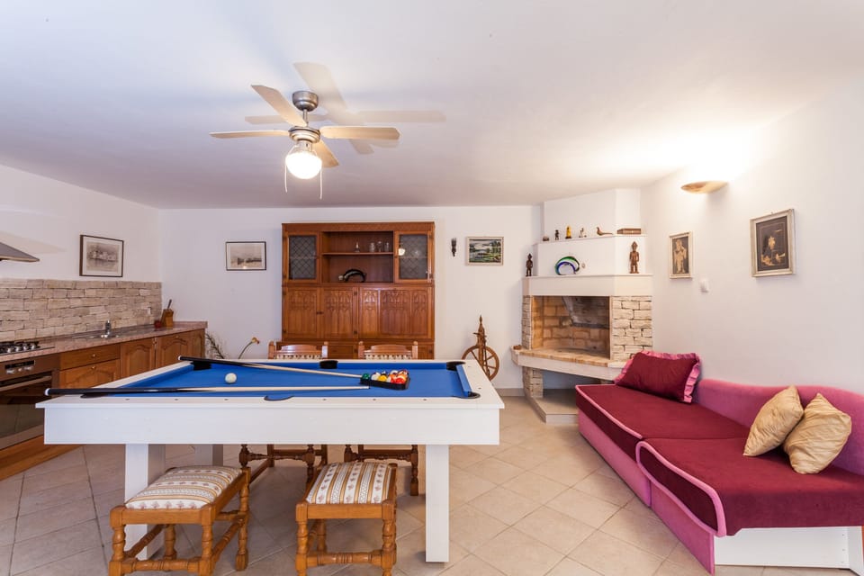 Living area | TV, DVD player