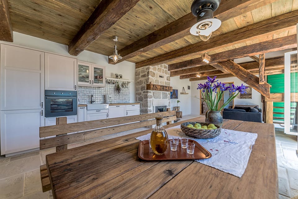 Flat-screen TV, fireplace