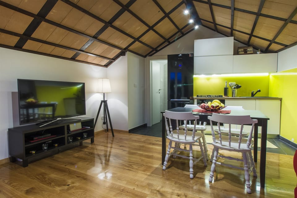 Private kitchen | Fridge, oven, stovetop, dishwasher