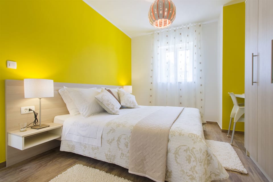 2 bedrooms, desk, soundproofing, iron/ironing board