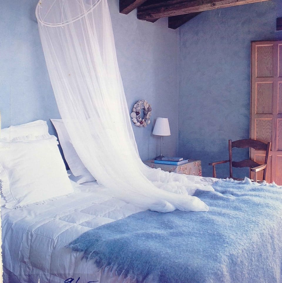 Iron/ironing board, bed sheets