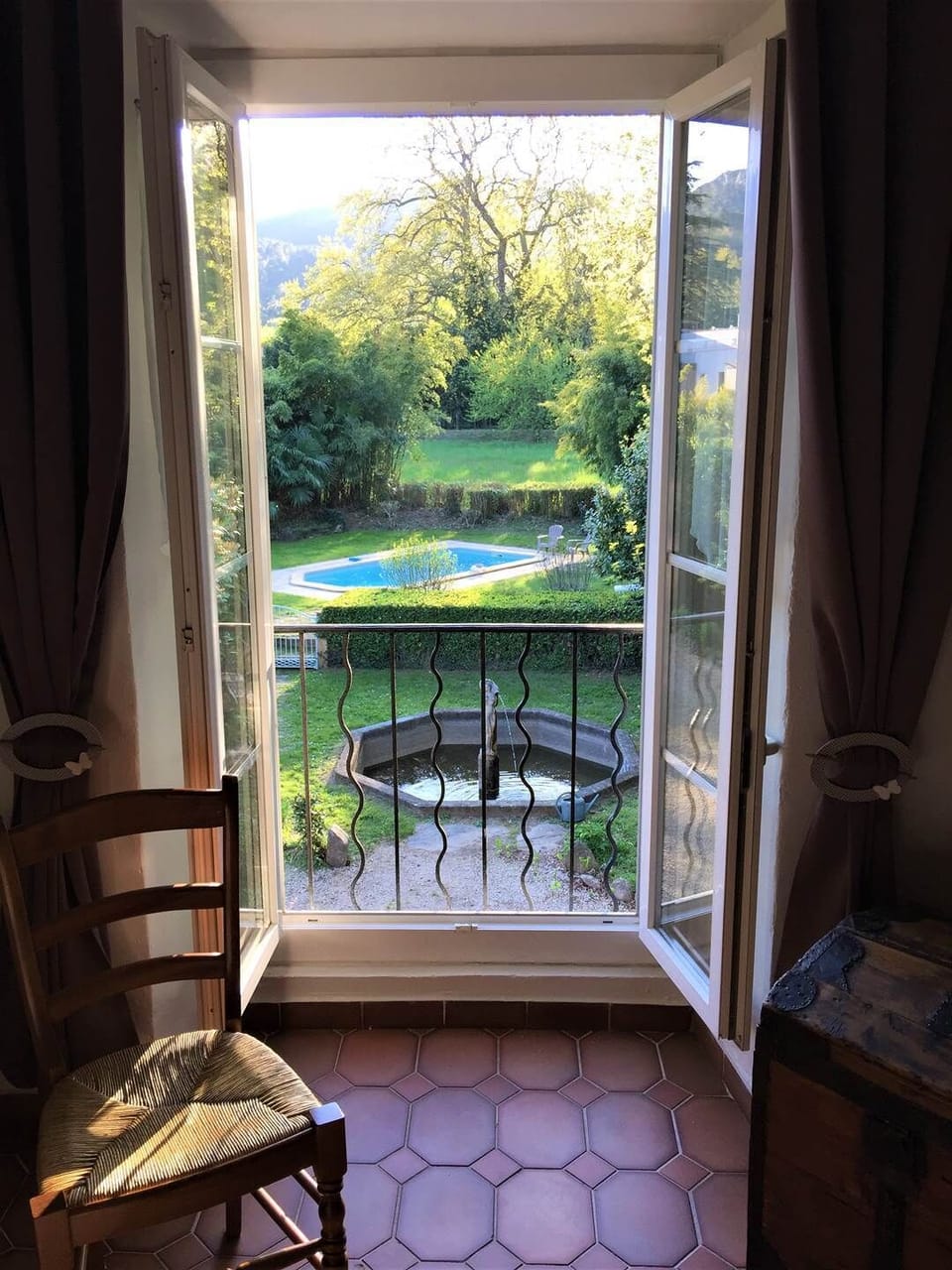 jardin fontaine piscine gite anduze