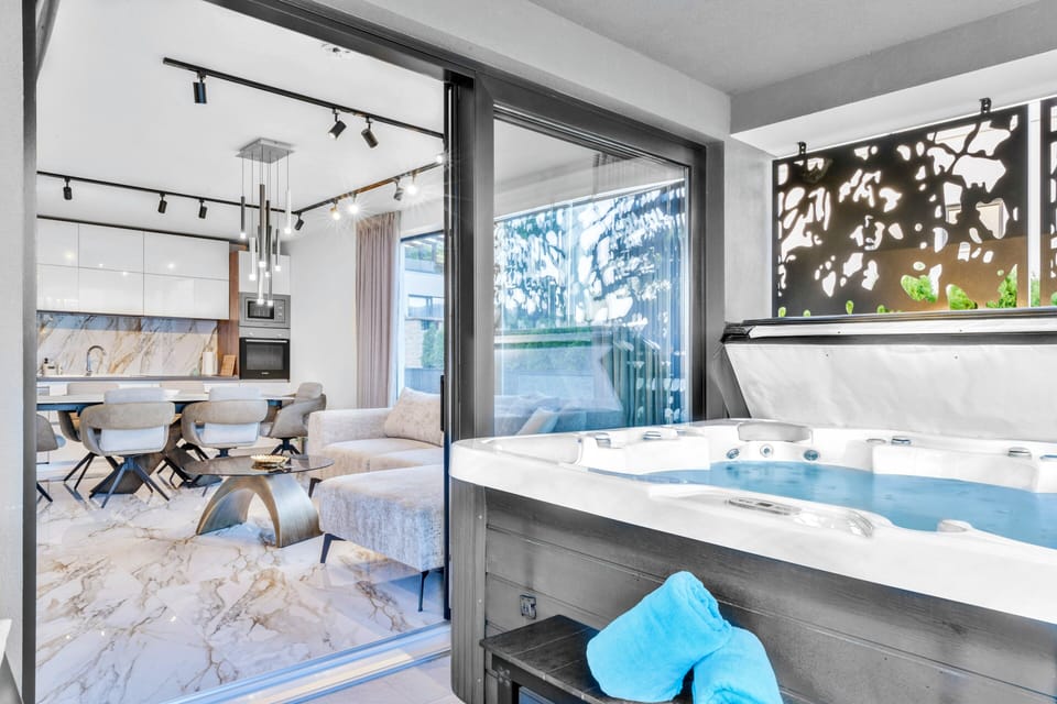 16.JACUZZI, LIVING ROOM, DINING ROOM, BALCONY, KICHEN