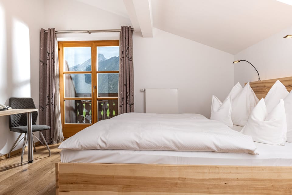 Double Room | In-room safe, cribs/infant beds, free WiFi, bed sheets