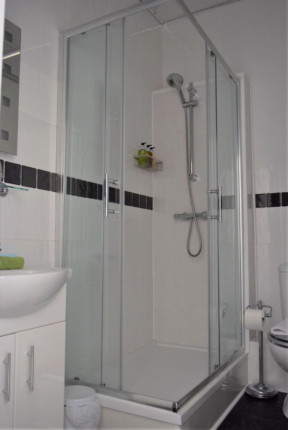 Comfort Double Room, Ensuite | Bathroom | Shower, hair dryer, bathrobes, towels