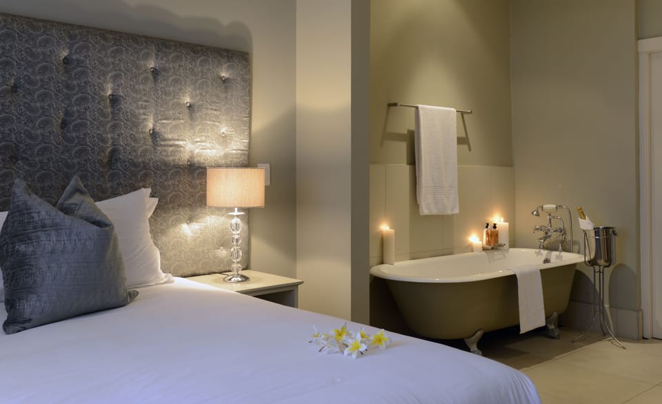 Premium bedding, in-room safe, individually decorated