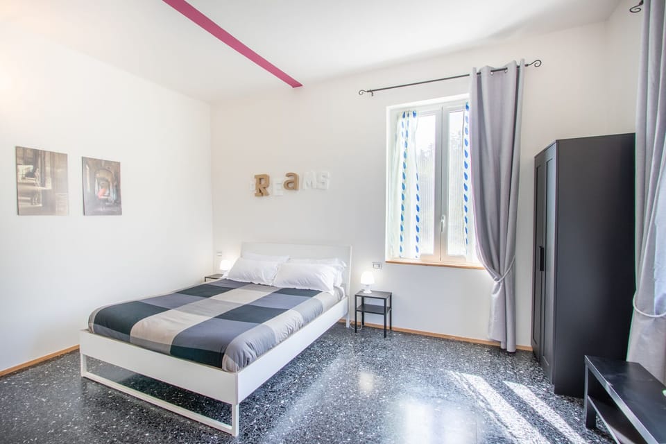 Premium Room | Hypo-allergenic bedding, down comforters, minibar, in-room safe